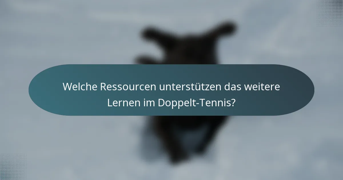 Welche Ressourcen unterstützen das weitere Lernen im Doppelt-Tennis?